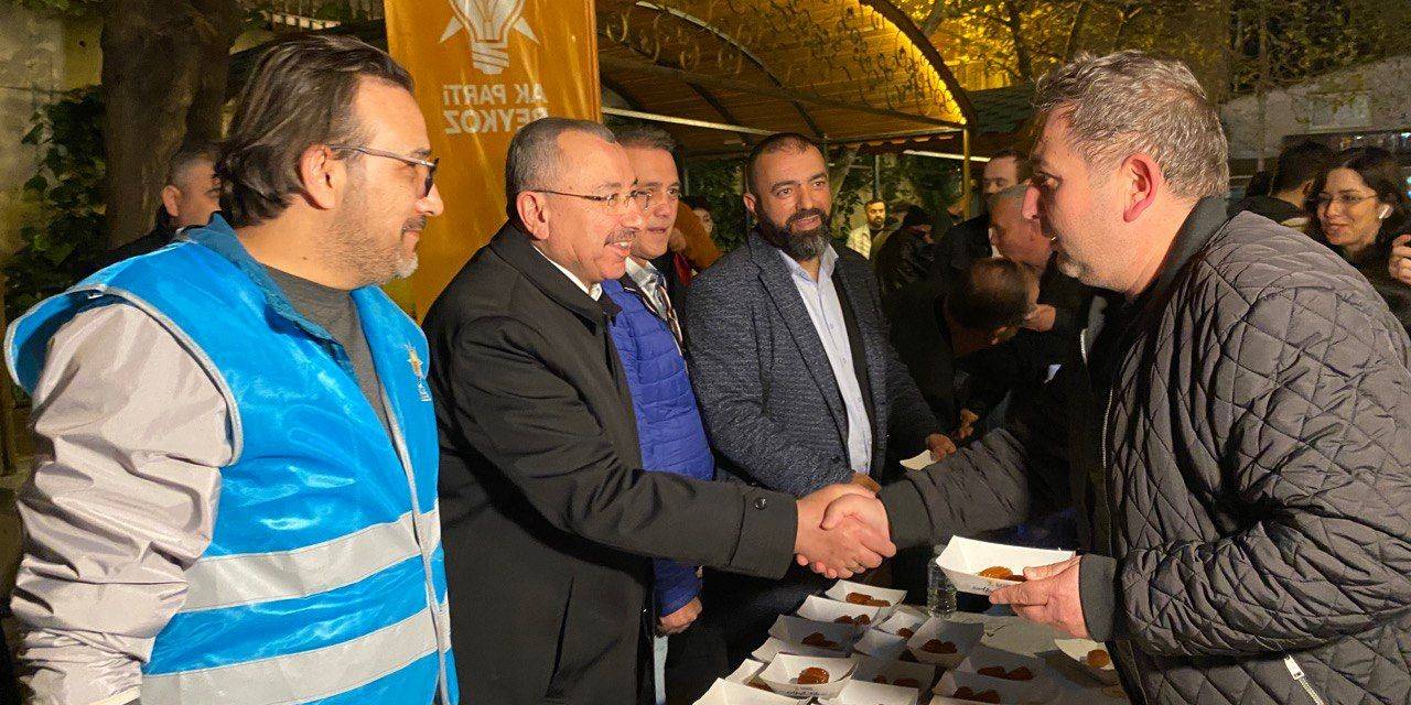 Ak Partili Milletvekili Adayı İsmail Erdem’den Kadir Gecesi’nde Tatlı İkramı