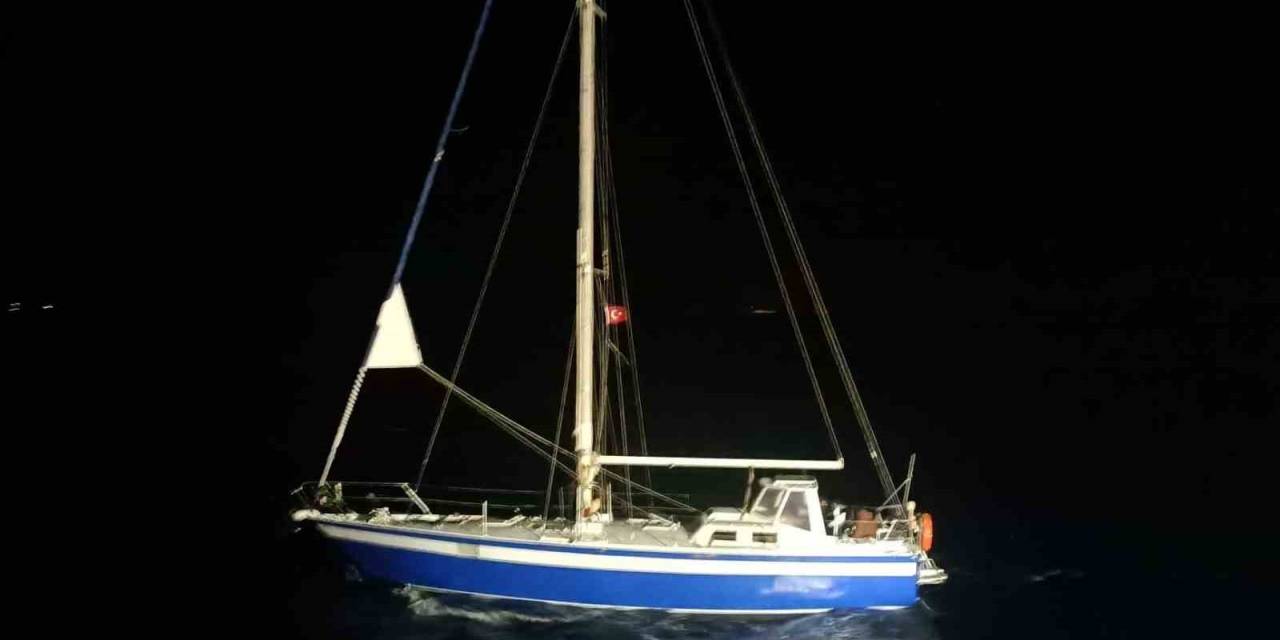 İzmir Açıklarında 56 Göçmen Yakalandı