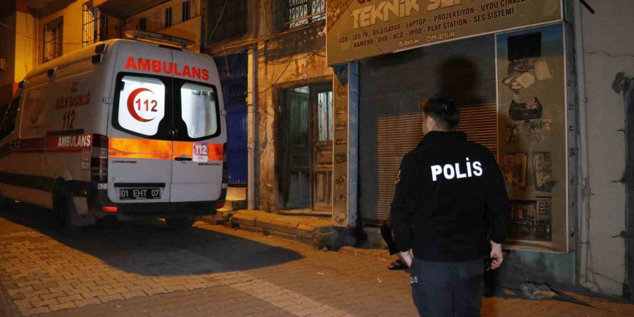 Kötü Kokular Gelen Eve Giren Polis Bir Kişiyi Ölü Olarak Buldu