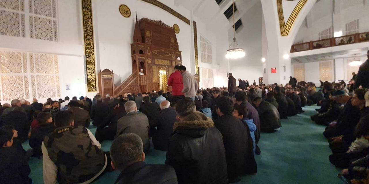 Ağrı’da Kadir Gecesi Dualarla İdrak Edildi