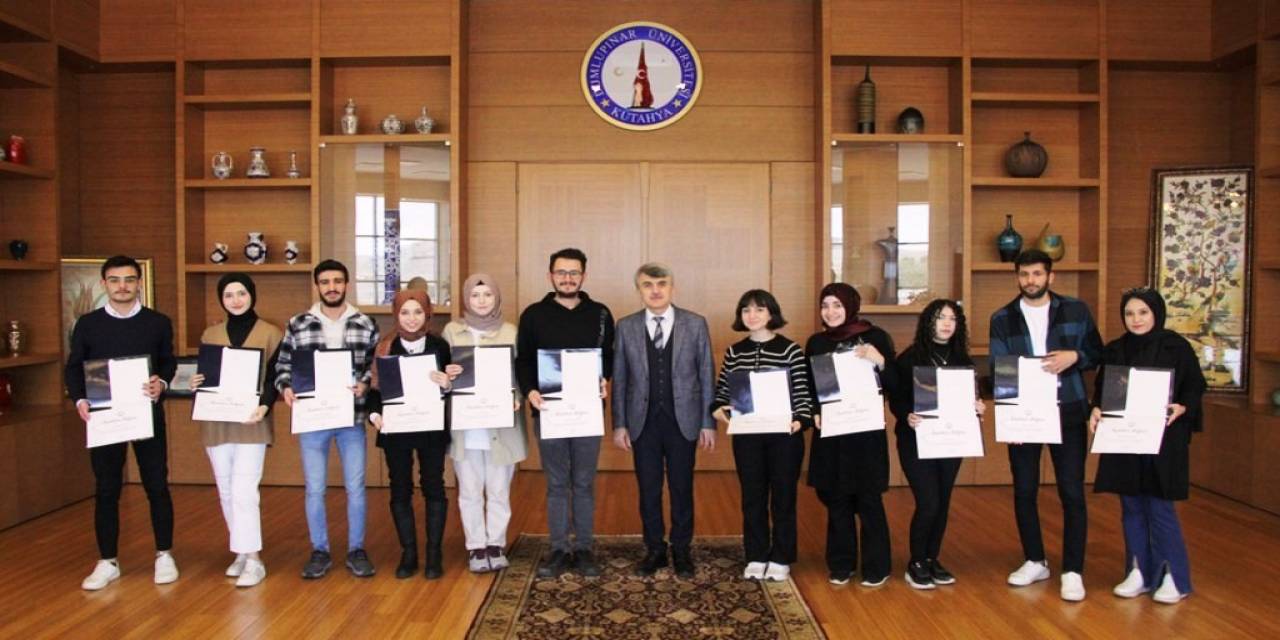 Dpü’de Depremzedelerle İlgili Çalışmalarında Görev Alan Öğrencilere Teşekkür Belgesi