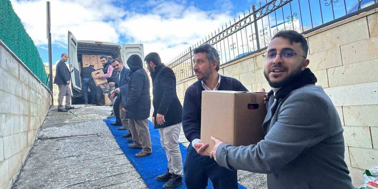 Deprem Bölgesine Bir Tır Yardım Gönderildi
