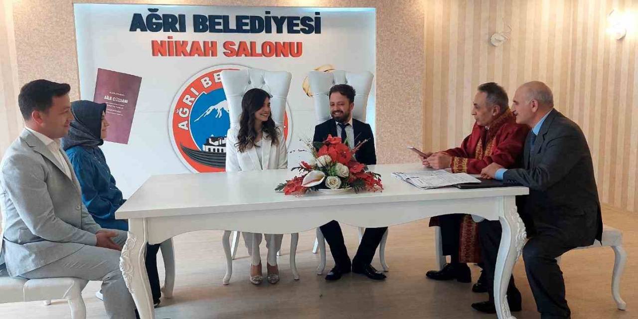 Ağrı Belediye Başkanı Karadoğan, İlk Defa Nikah Kıydı