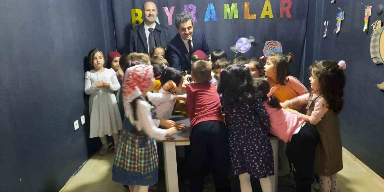 Yaşları Küçük Yürekleri Kocaman