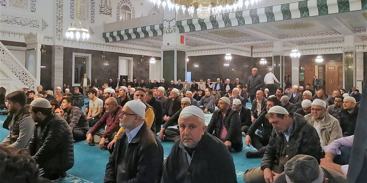 Denizli’de 3 Bin Kişi Kadir Gecesini Birlikte İdrak Etti