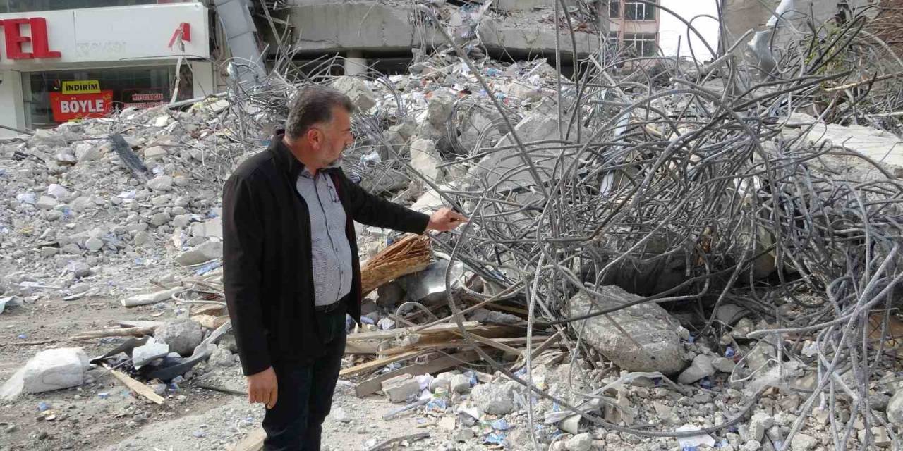Depremde Hasar Alan Bina Güçlükle Yıkılabildi