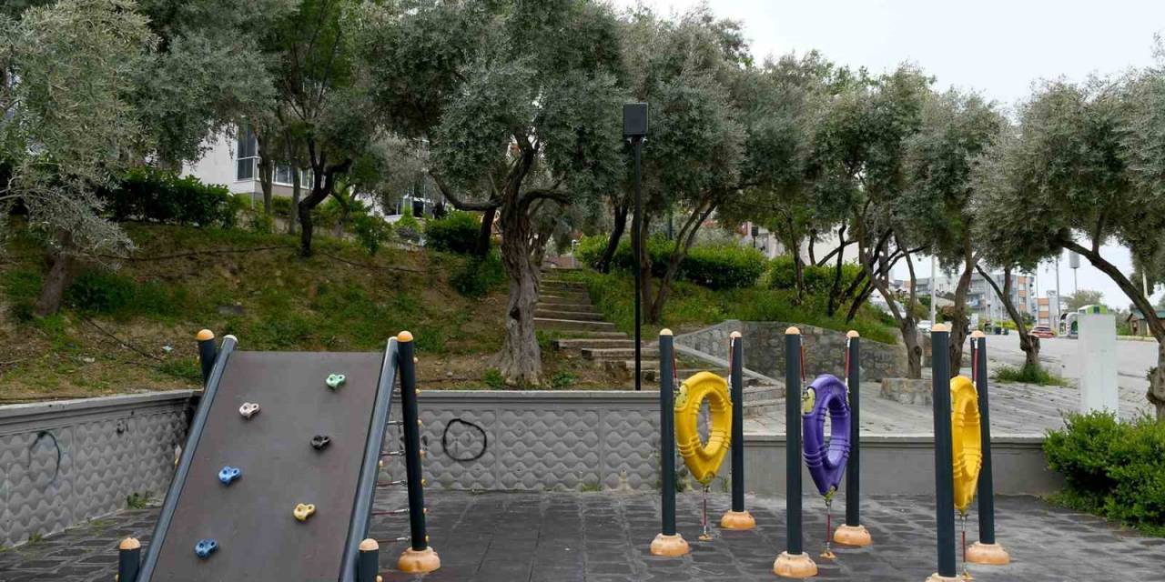 Kuşadası’nda Çocuk Parkları Güvenli Hale Getiriliyor