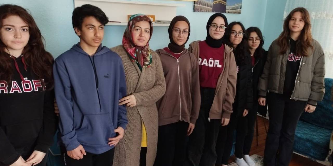 Lise Öğrencilerinden Depremzedelere Tam Destek