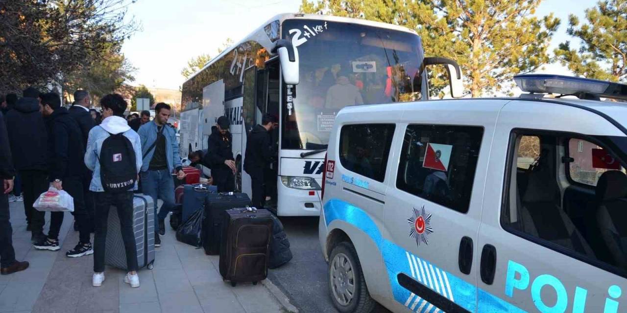 Otobüs Arızalanınca Yolcular Yolda Kaldı
