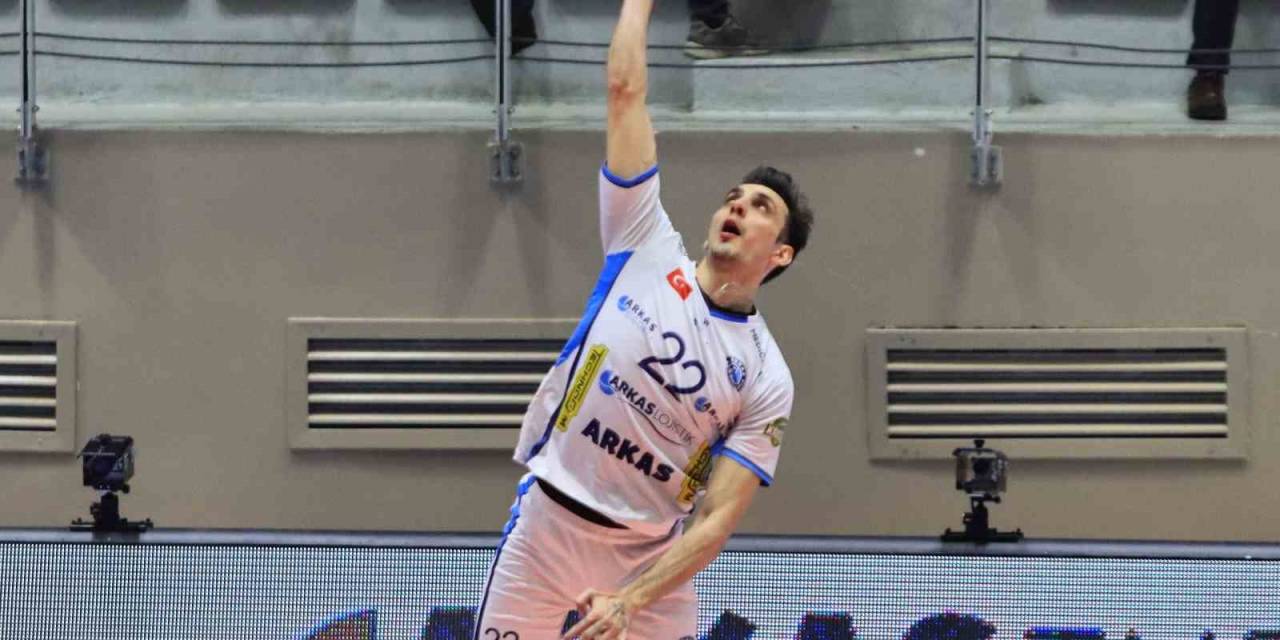 Arkas Spor’dan Kupa Voley’e Veda
