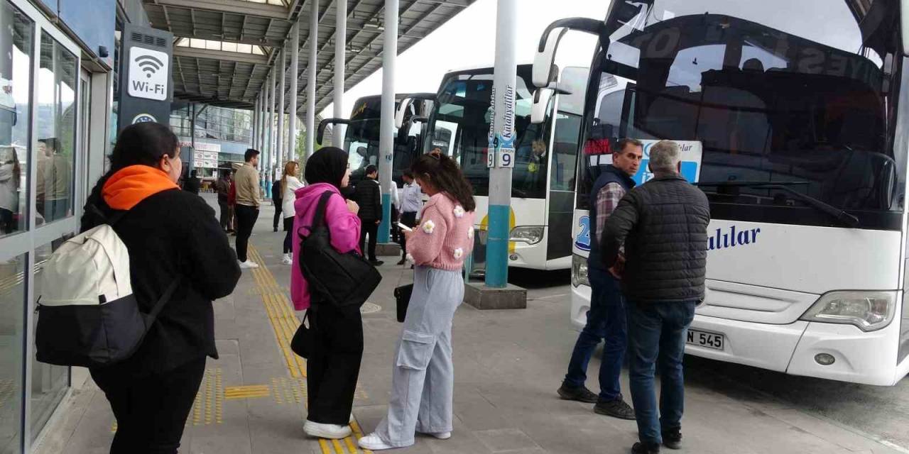 Kütahya Otogarı’nda Bayram Hareketliliği
