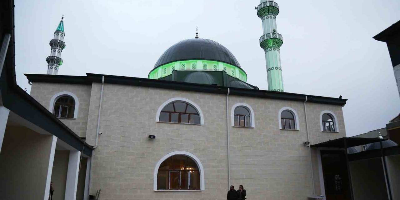 Yeşilpınar Merkez Camii Kadir Gecesi’nde İbadete Açıldı