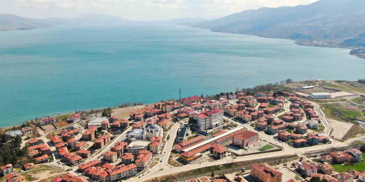 Depremin Merkez Üssünde Göl Manzaralı Toki Konutları Dikkat Çekiyor