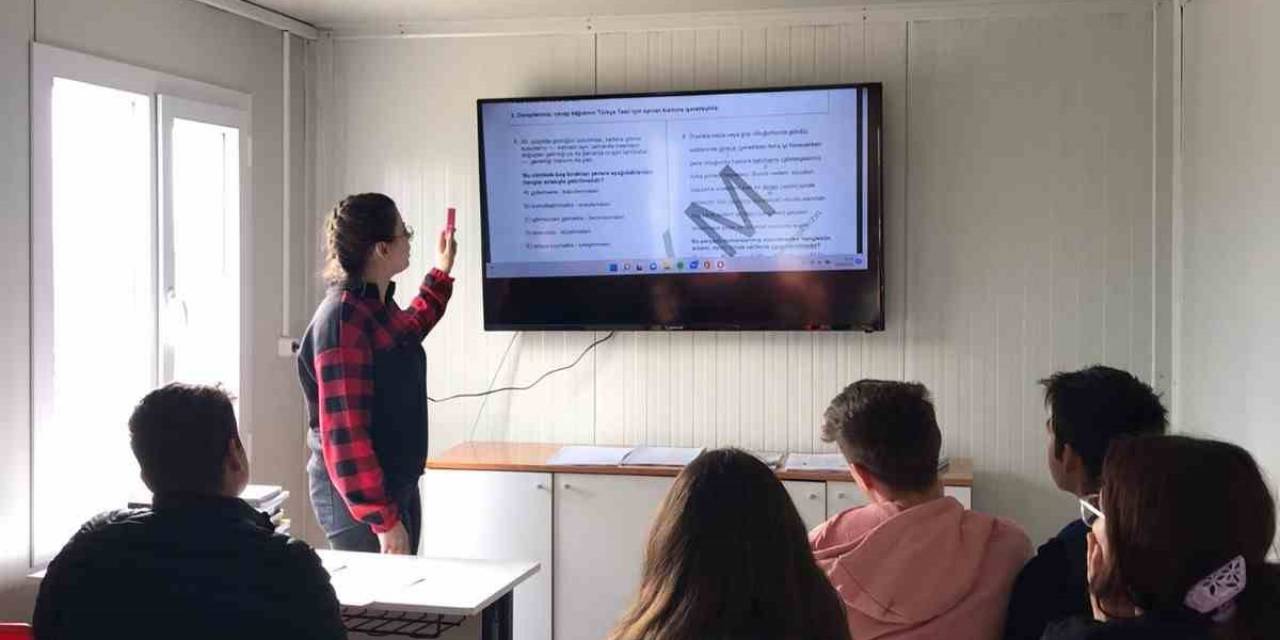 Deprem Bölgesinde Lise Öğrencilerine Destek Eğitim Kursu