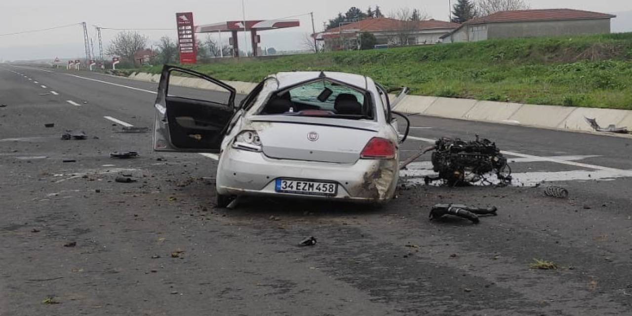 Tekirdağ’da Otomobil Refüje Çarptı
