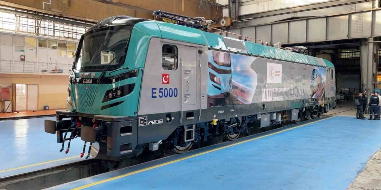 İlk Yerli Ve Milli Elektrikli Anahat Lokomotifi E5000 Raylara İniyor