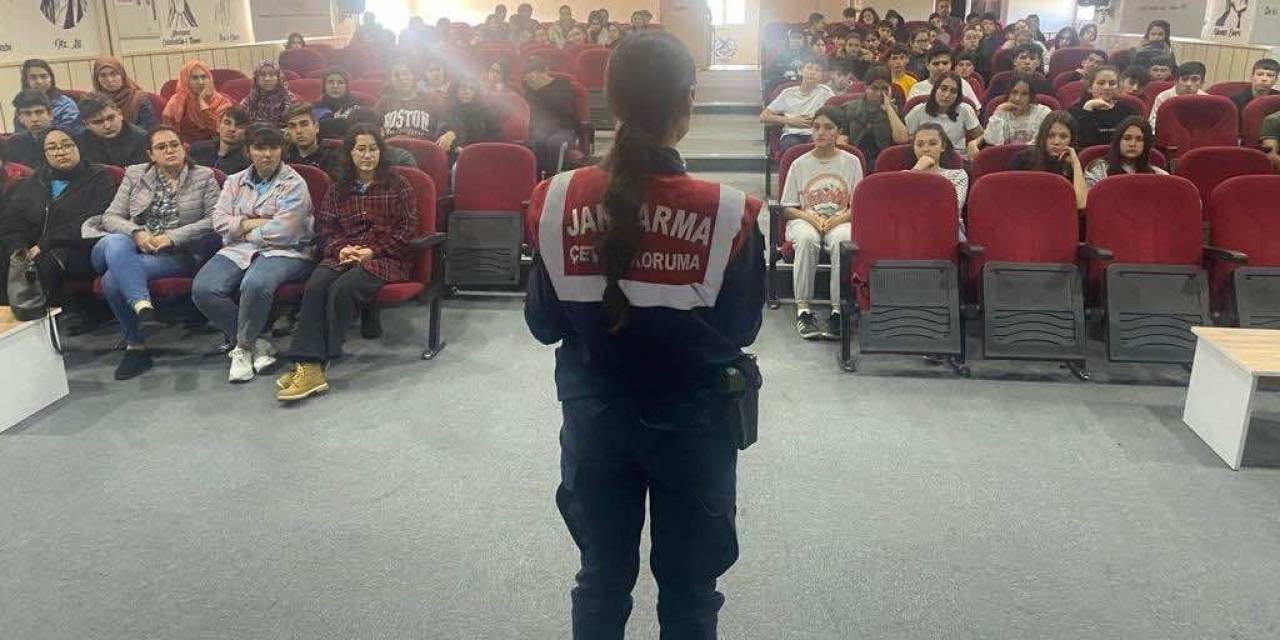 Öğrencilere Siber Zorbalık Eğitimi Verildi