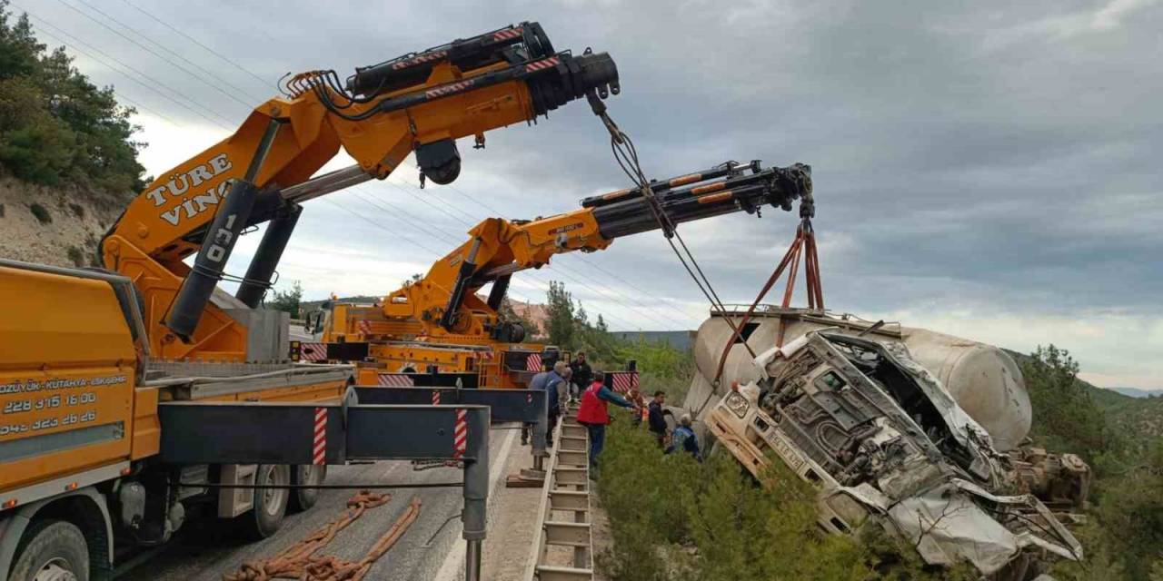 Önceki Gün Şarampole Uçan Beton Mikseri Kurtarıldı
