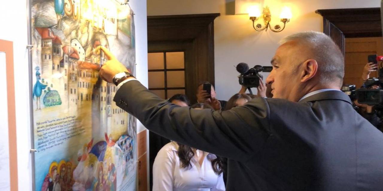 Bakan Ersoy, 23 Nisan Sergilerini Ziyaret Etti