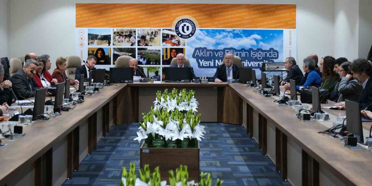 Uşak Üniversitesi Fen Edebiyat Fakültesinde 7 Bölüm Birden Akredite Oldu