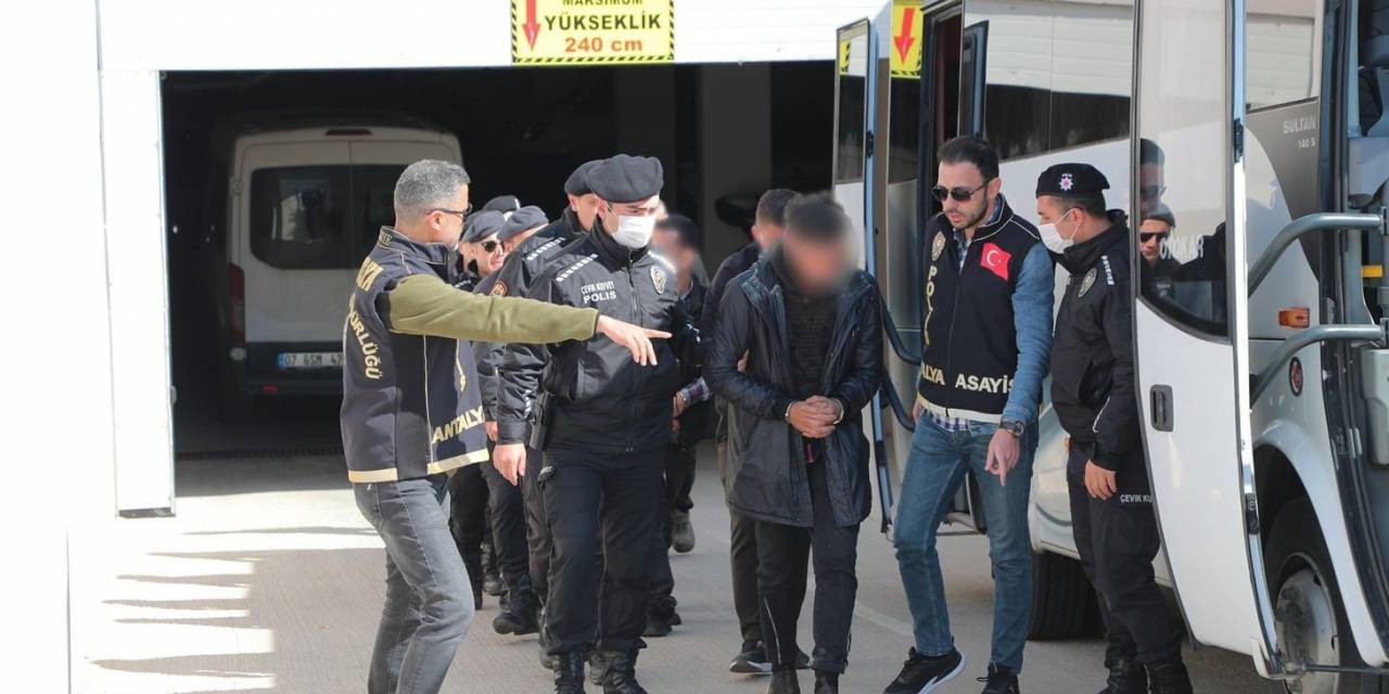 Antalya’da Aranan 75 Şüpheli Yakalandı