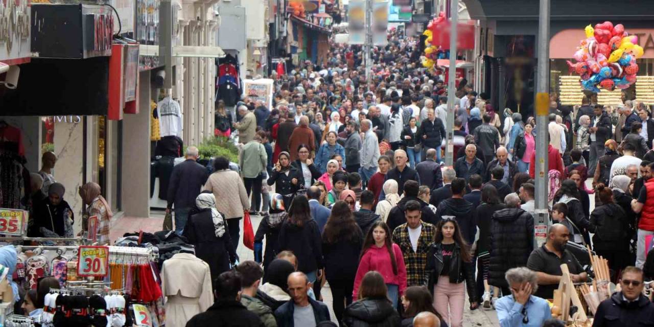 Çarşı Pazarda Bayram Hareketliliği