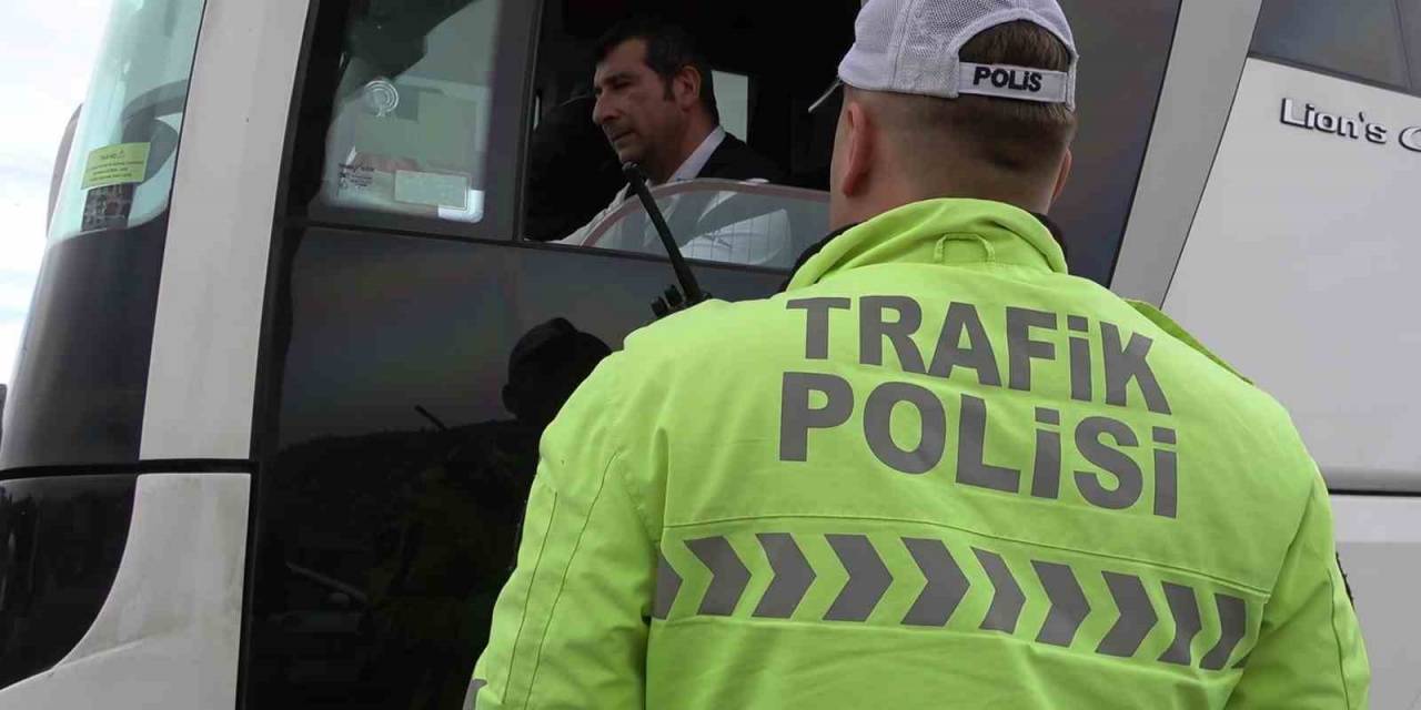 43 İlin Geçiş Güzergahında Bayram Öncesi Denetim: Araçlar Tek Tek Durduruldu