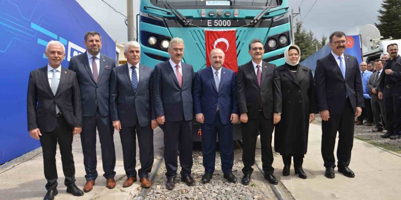 Yerli Ve Milli ‘elektrikli Ana Hat Lokomotifi E5000’ Törenle Raya İndirildi