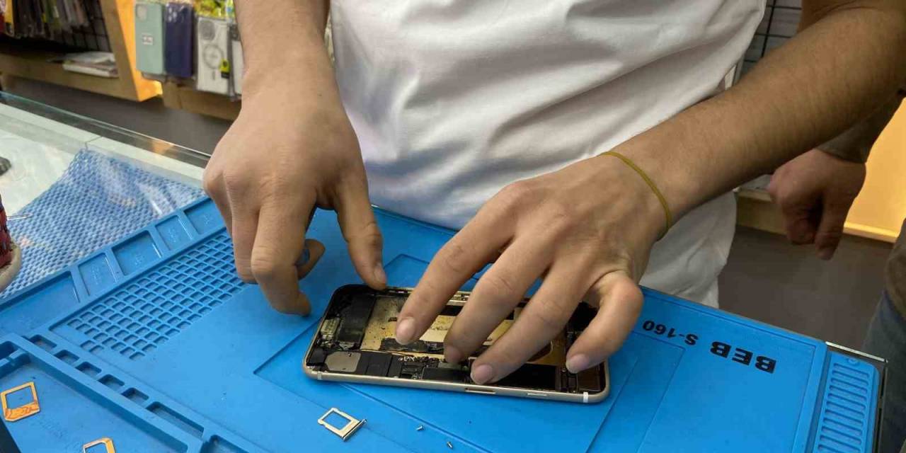 Küçükçekmece’de Telefon Bataryasının Patladığı Anlar Kamerada