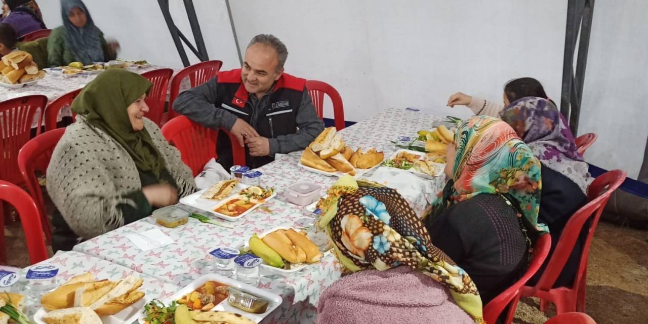Çorum Belediyesi, Afşin’de Depremzedelerin Sofrasında Sıcak Aş Oluyor