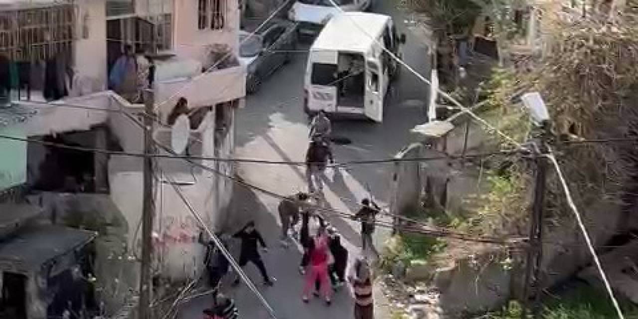 Gaziosmanpaşa’da Sopalı ‘nişan Atma’ Kavgası Kamerada