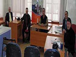 Bomboş odada 6 müdür birarada!