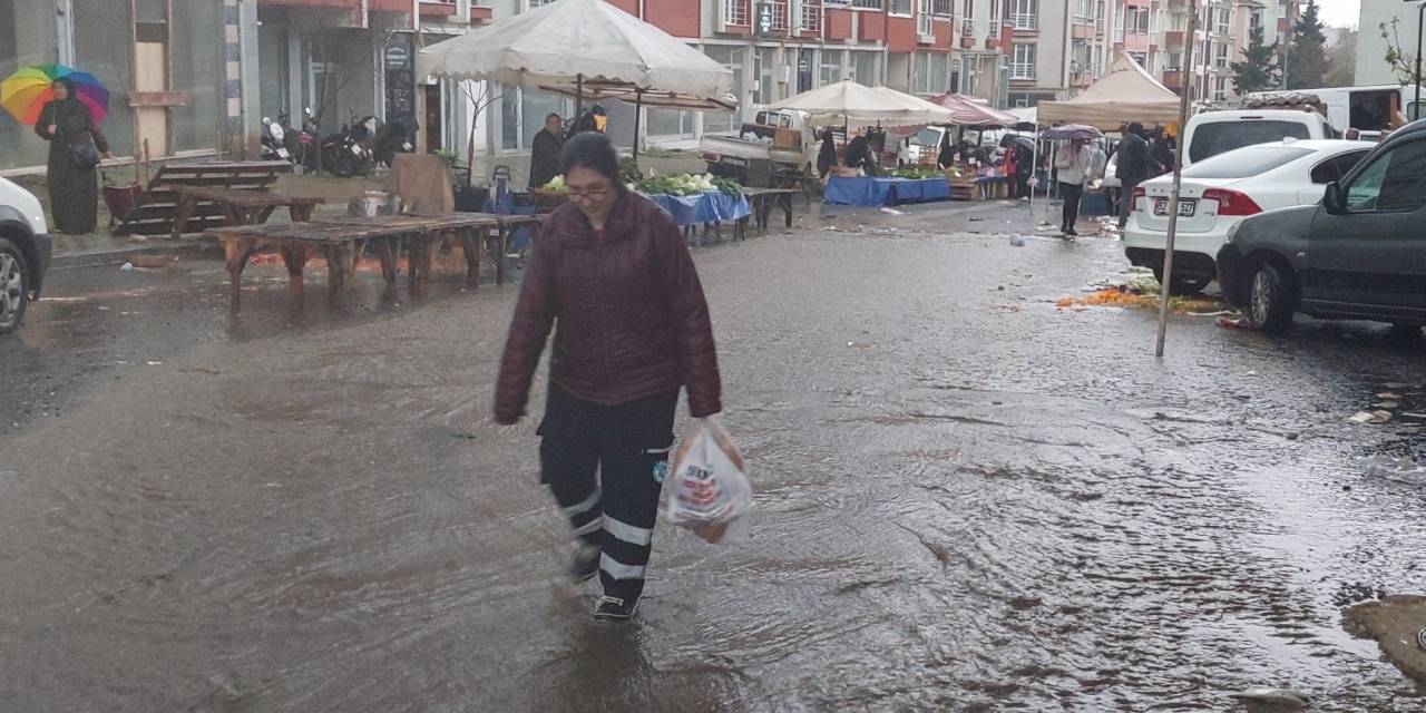 Tekirdağ’da Şiddetli Yağış: Sokaklar Adeta Dereye Döndü