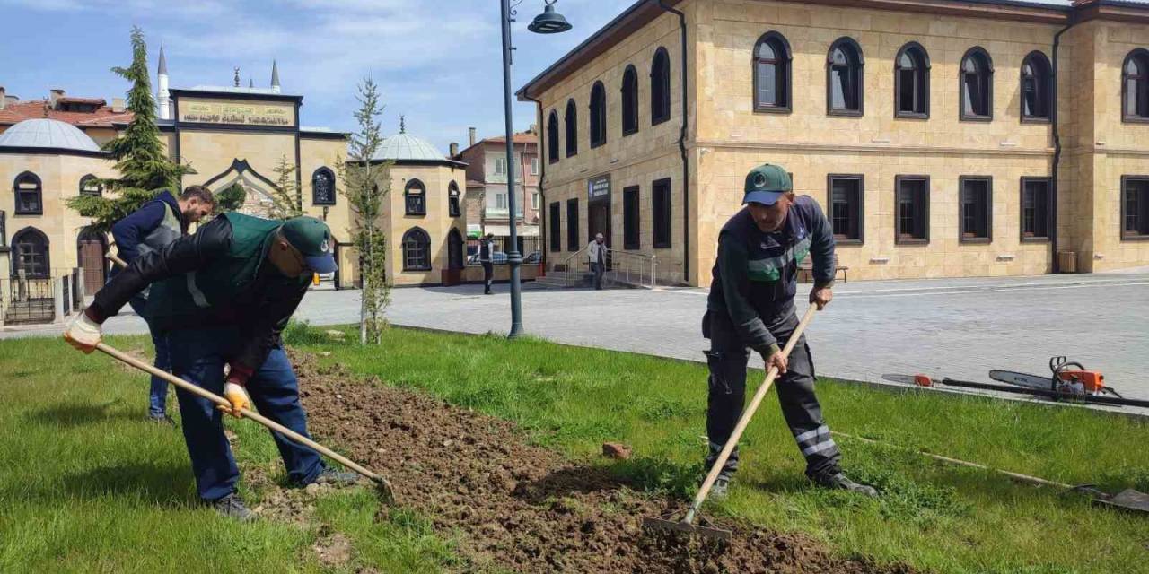 Çorum’da Mezarlıklar Bayrama Hazırlanıyor