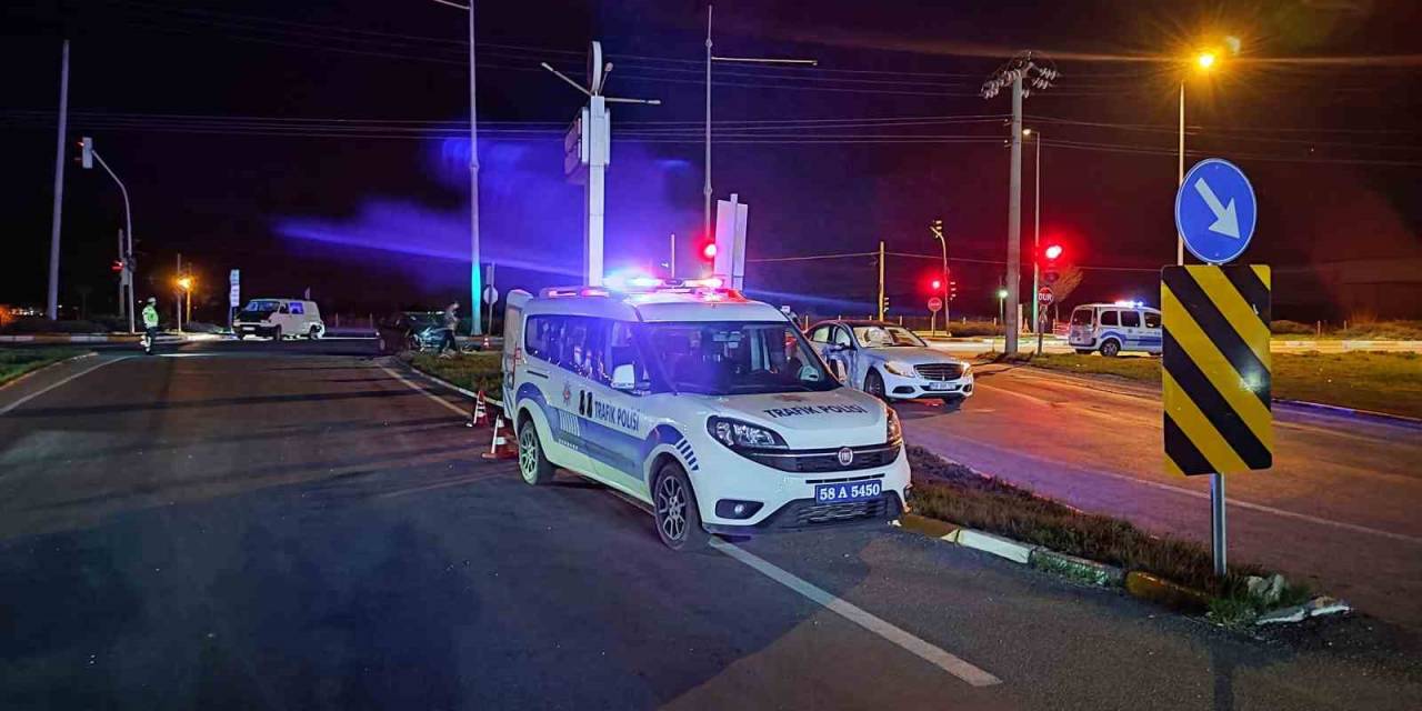 Dikkatsizlik Kazaya Neden Oldu, 5 Yaralı