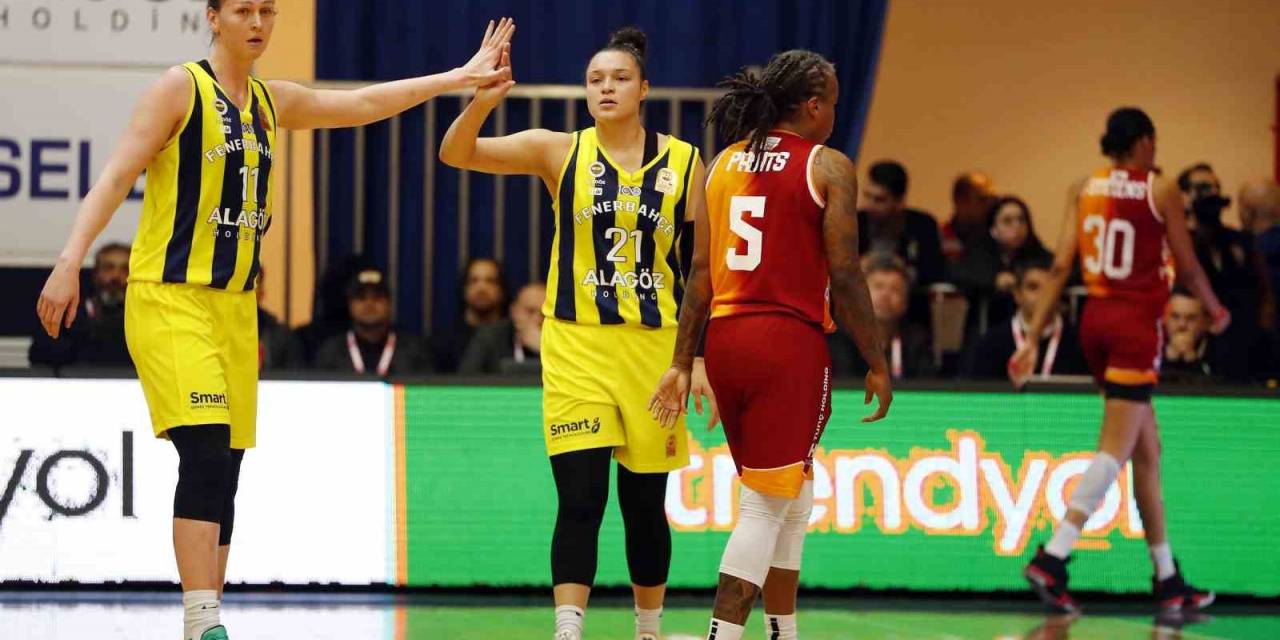 Basketbolda Derbiyi Kazanan Fenerbahçe, Yarı Final Serisinde 1-0 Öne Geçti