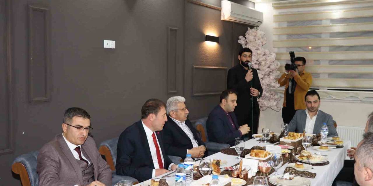 Gür Kardeşler İftar Yemeğinde İlçe Protokolü İle Bir Araya Geldiler