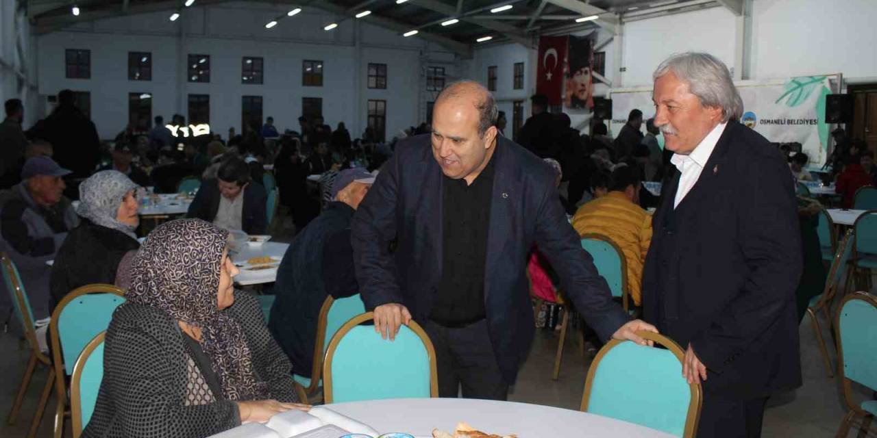 Kaymakamı Ünal Ve Başkan Şahin, Depremzede Aileler İle İftar Yemeğinde Buluştu