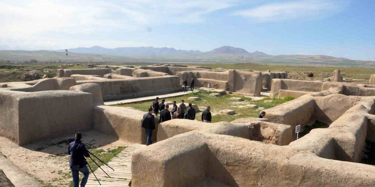 İran’ın Antik Şehri: Hasanlu Tepesi