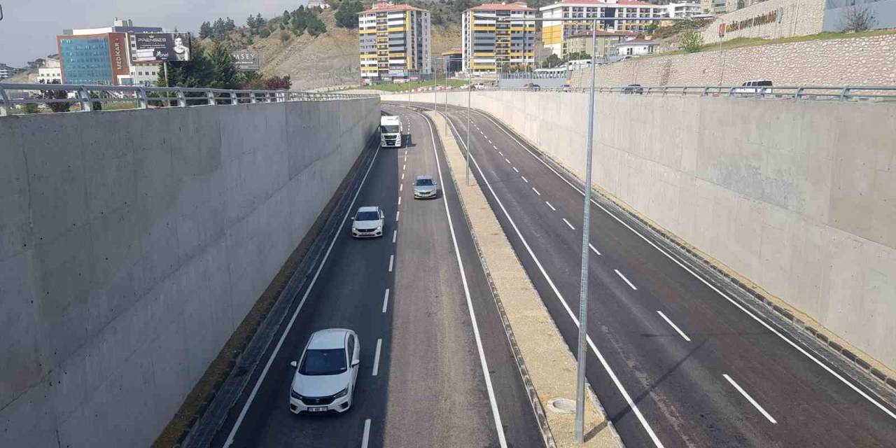 Battı Çıktı Kavşağı Tek Yönlü Olarak Ulaşıma Açıldı