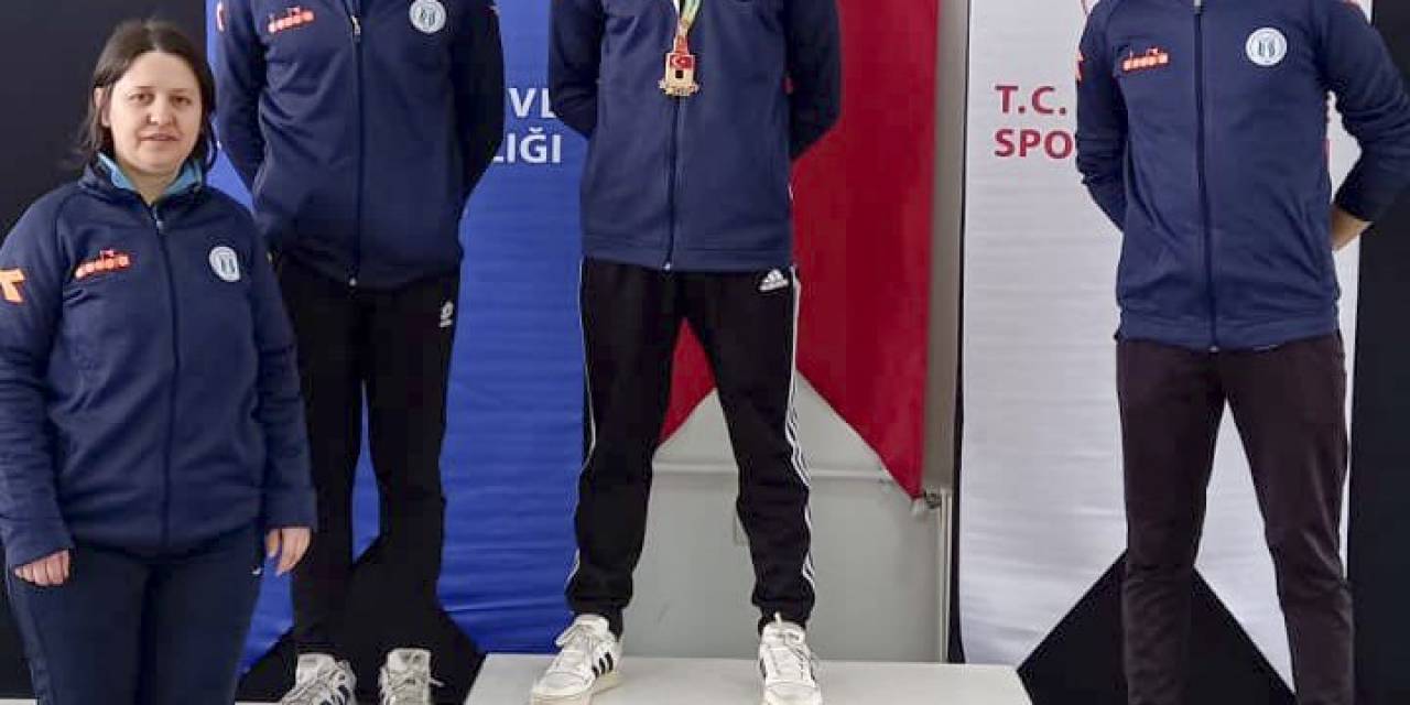 Subü Öğrencisinden Altın Madalya