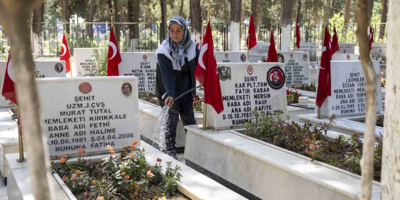 Mersin’de Bayram Öncesi Mezarlık Ve İbadethaneler Temizlendi