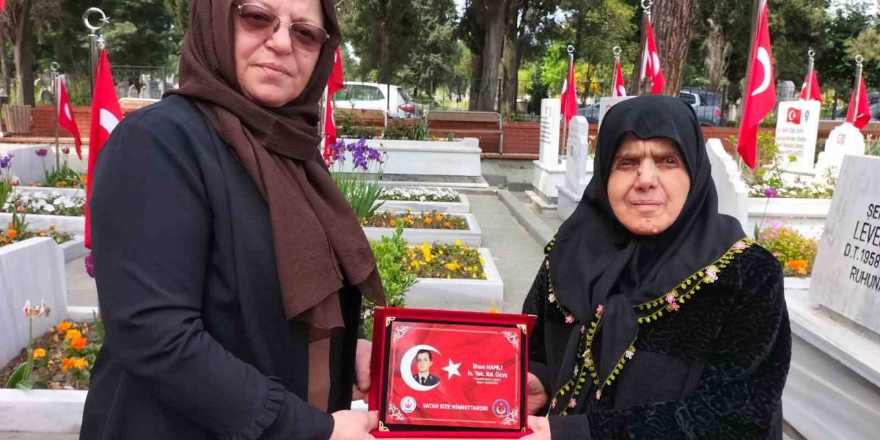 Şehit Annesine Onur Plaketi