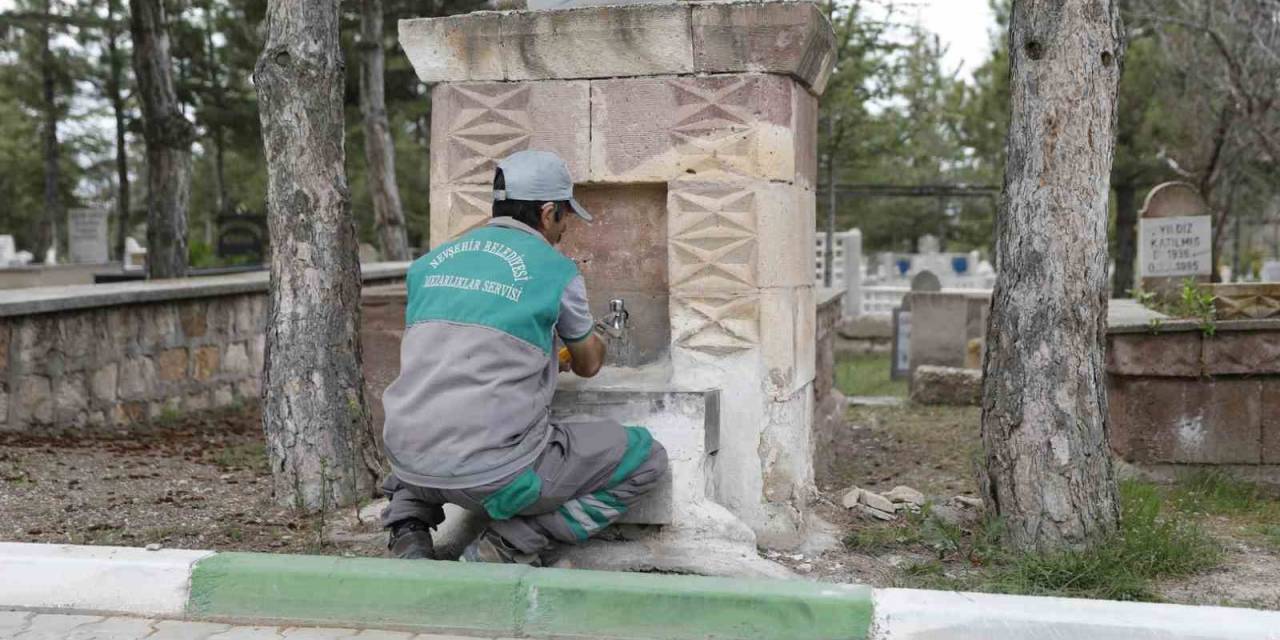 Mezarlıklarda Bayram Mesaisi