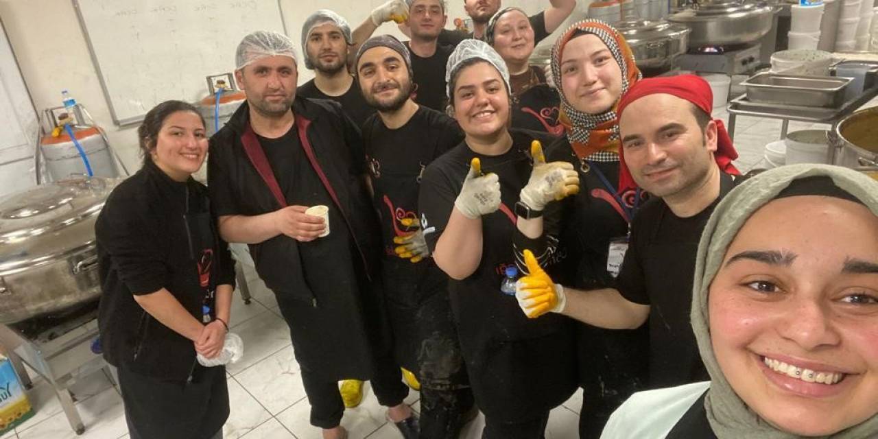 Üniversiteli Öğrenciler Gönül Sofraları Kuruyorlar