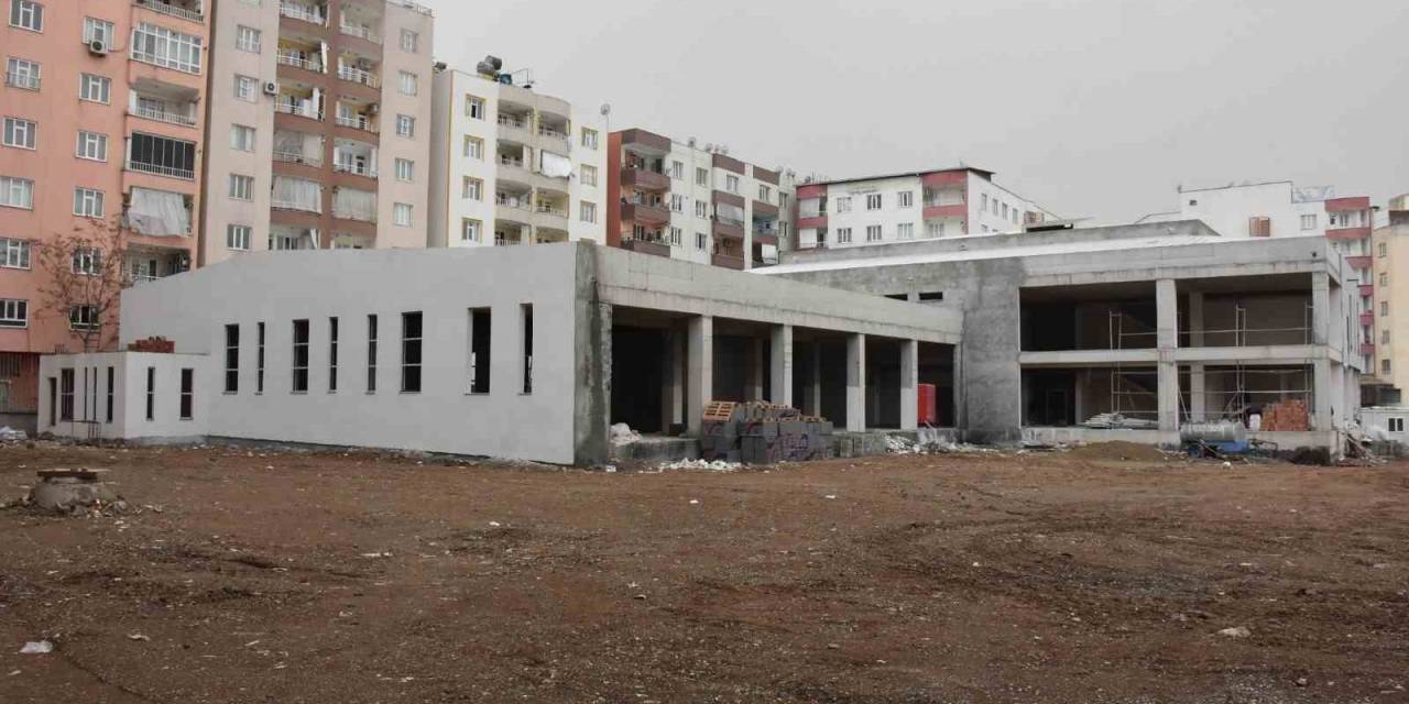 Siirt Belediyesi’nin Kente Kazandırdığı Çok Amaçlı Spor Salonu Bitme Aşamasına Geldi