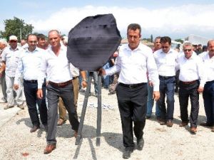 Çiftçi, Yüzde 50 Düşen Domates Fiyatlarına Siyah Çelenkle Tepki Gösterdi