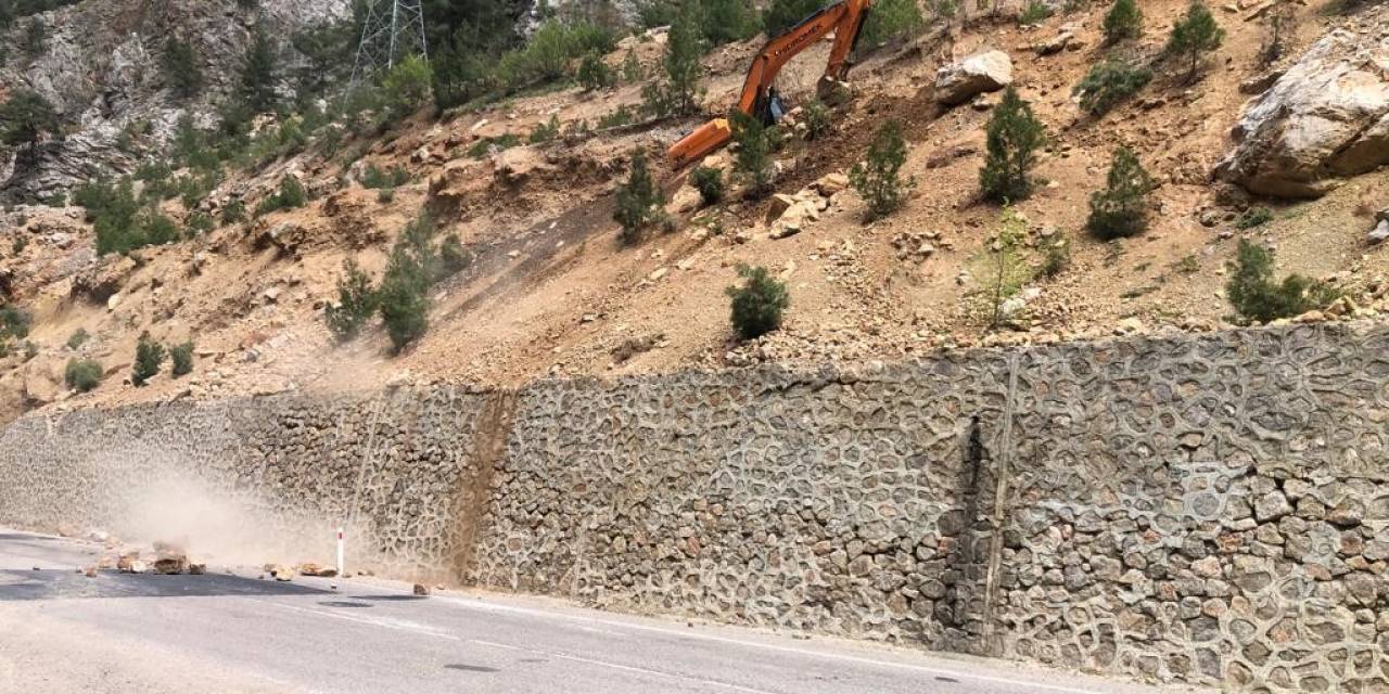 Tehlikeli Kayaları Temizleme Çalışması Sürüyor