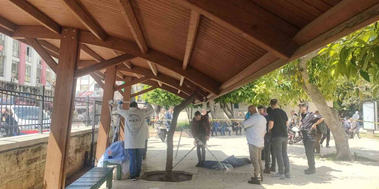 Ölüm Cami Avlusunda Yakaladı