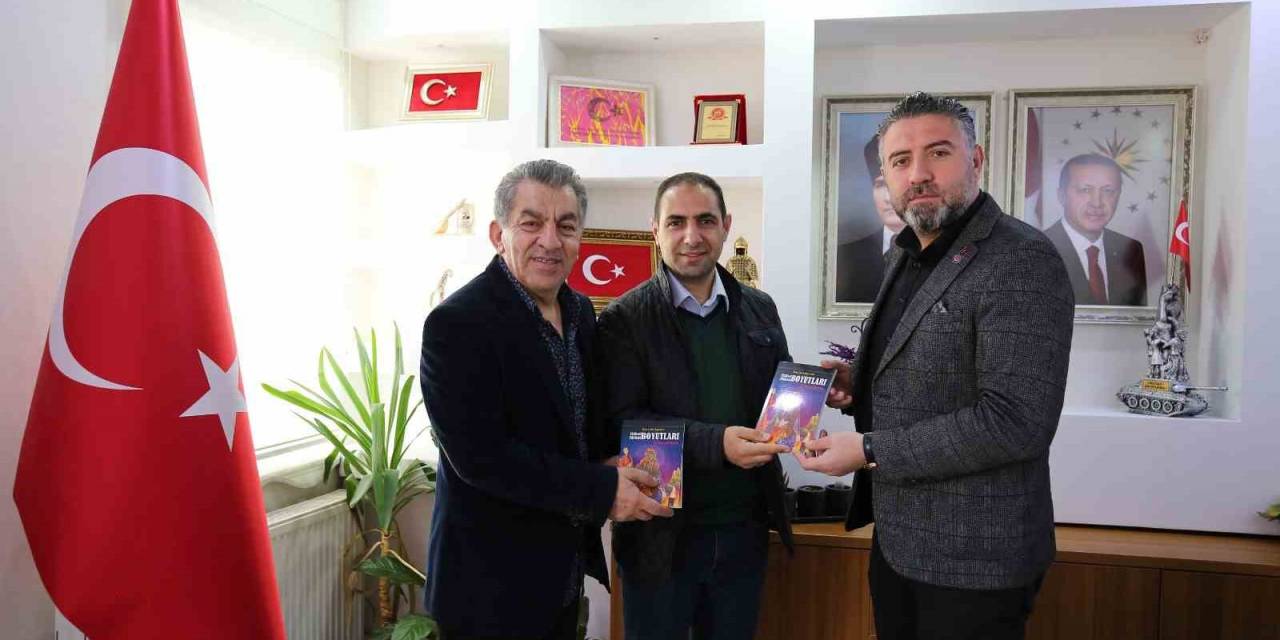 Kitaplarından Elde Ettiği Geliri Şehit Ailelerine Bağışlıyor
